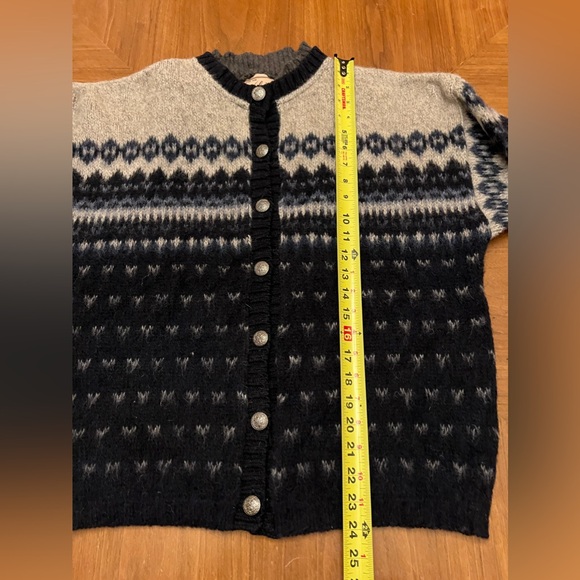 Vintage WOOLRICH Women’s Fair isle Nordic Wool Sweater Silver Button Blue USA - Picture 8 of 8